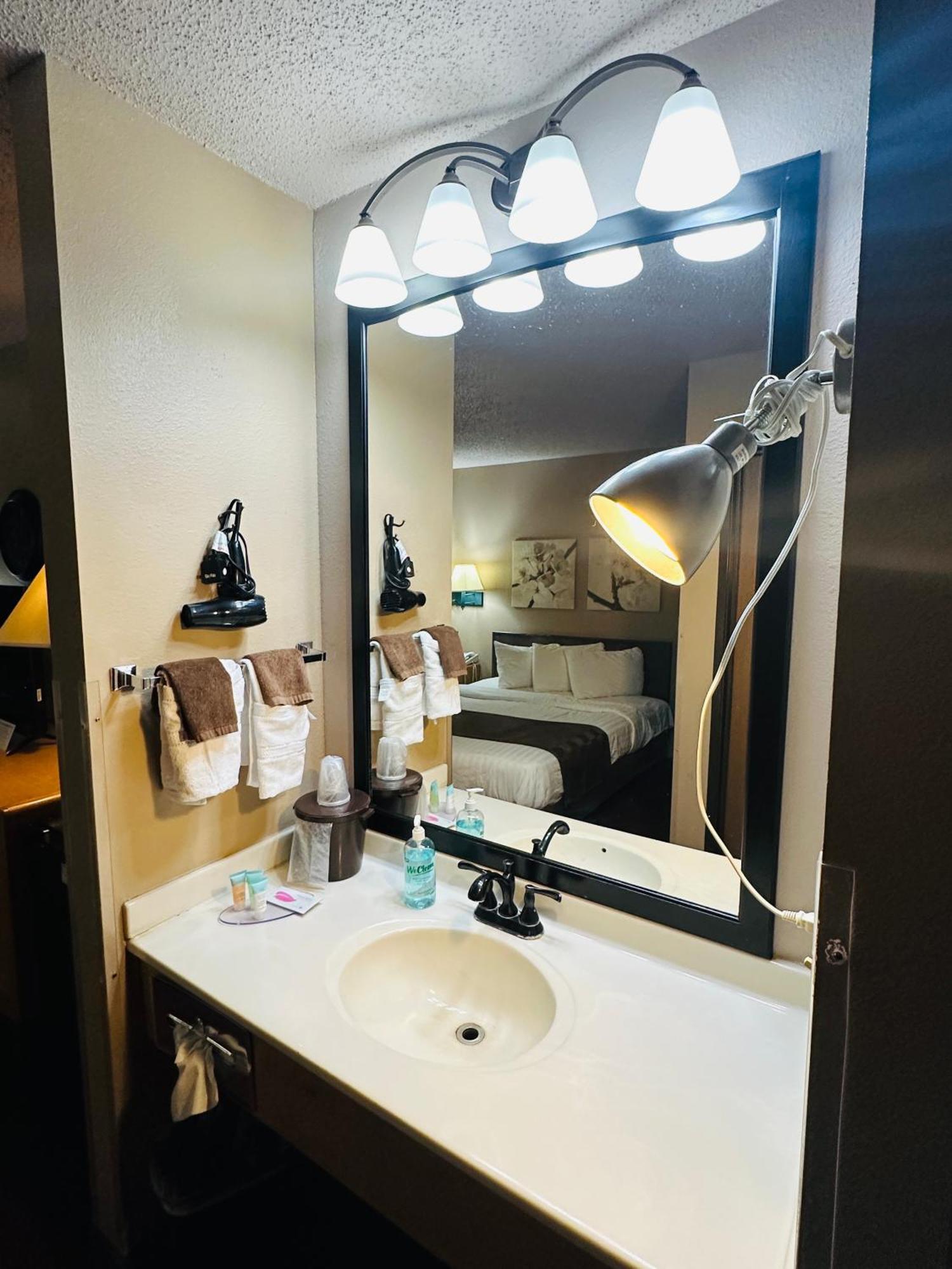 De Smet Super Deluxe Inn & Suites Екстериор снимка